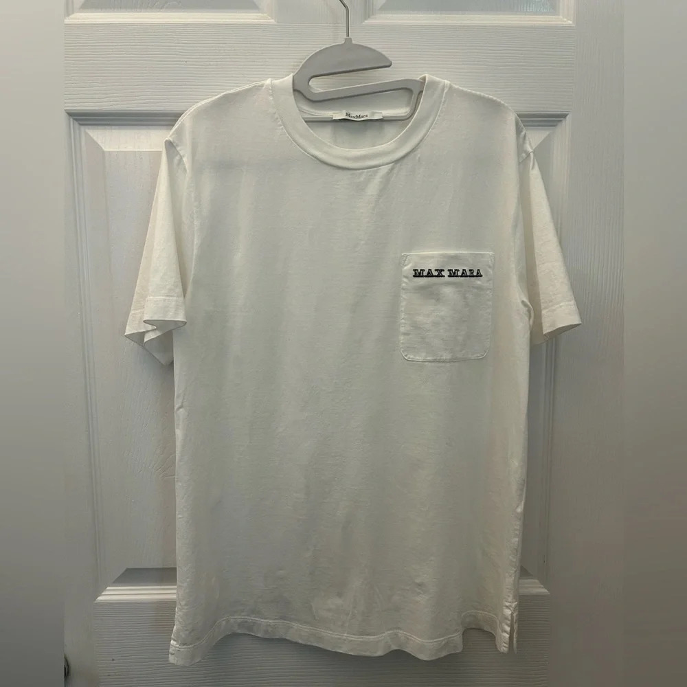 ! Max Mara white tee with front pocket size L